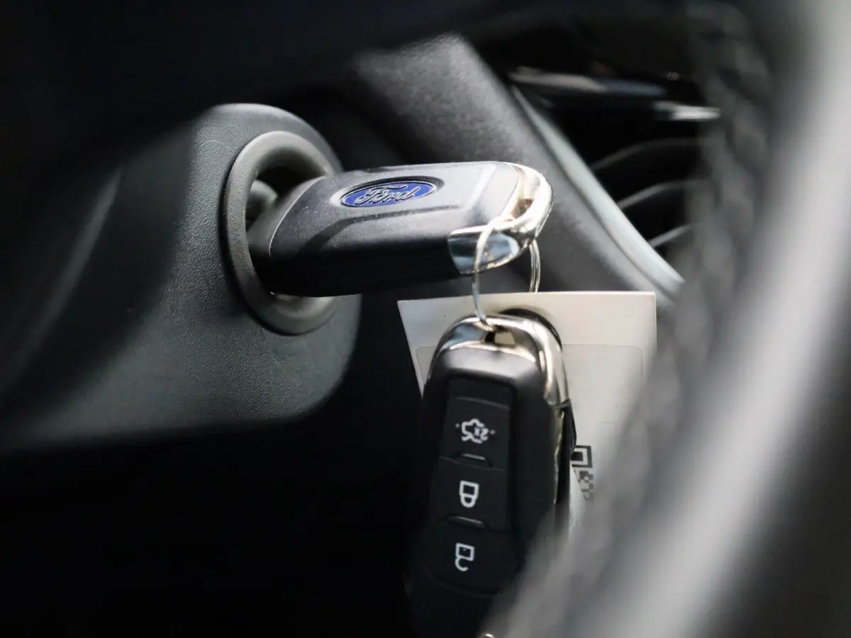 1.0 EcoBoost Hybrid Titanium | AUTOMAAT! | Cruise Control | Airco | Draadloos Opladen | Navigatie | Parkeersensoren Achter