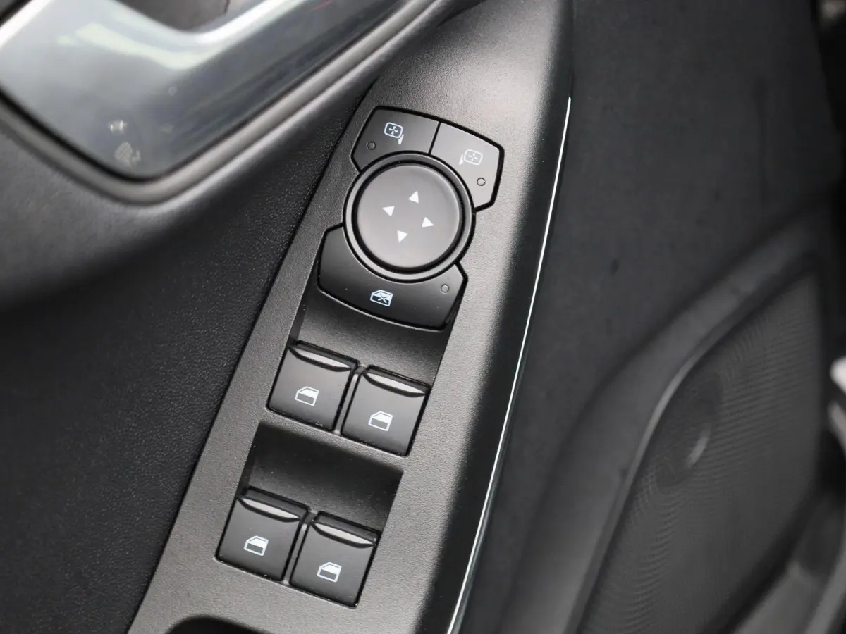 1.0 EcoBoost Hybrid Titanium | AUTOMAAT! | Cruise Control | Airco | Draadloos Opladen | Navigatie | Parkeersensoren Achter