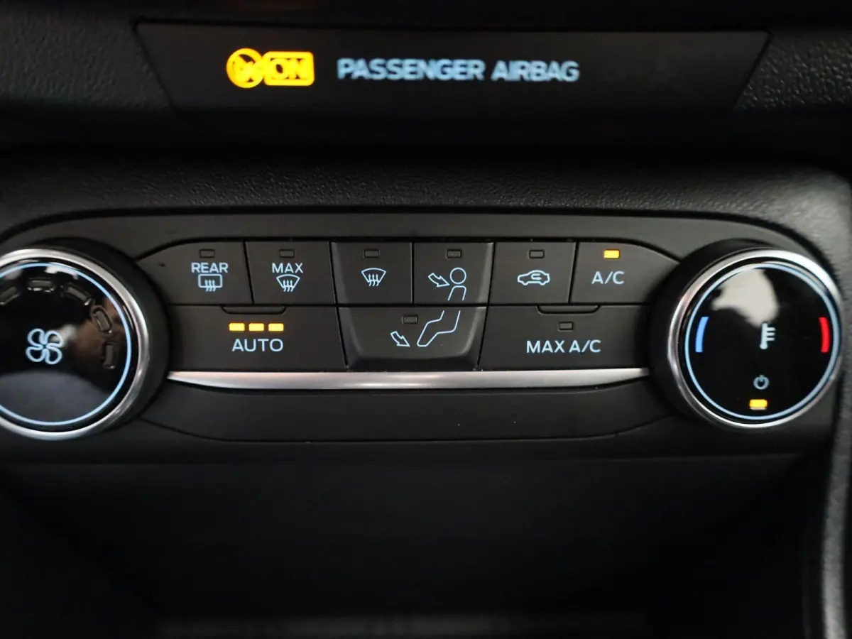 1.0 EcoBoost Hybrid Titanium | AUTOMAAT! | Cruise Control | Airco | Draadloos Opladen | Navigatie | Parkeersensoren Achter