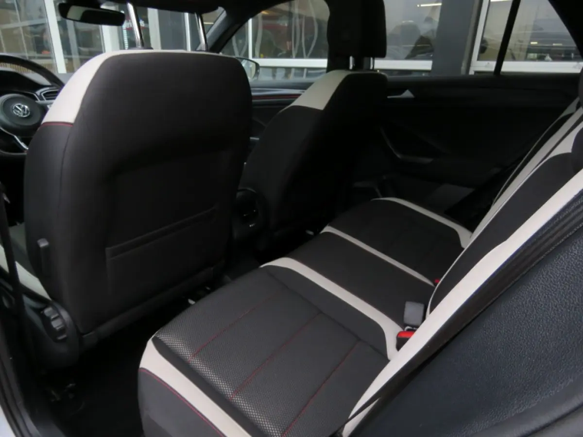 1.5 TSI R-Line Sport / Pano / Camera / Led / Beats / Vol opties / BOVAG garantie