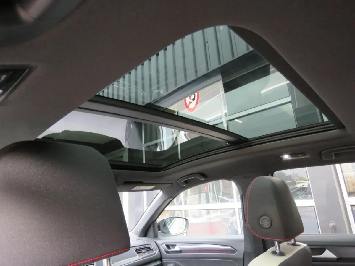 1.5 TSI R-Line Sport / Pano / Camera / Led / Beats / Vol opties / BOVAG garantie