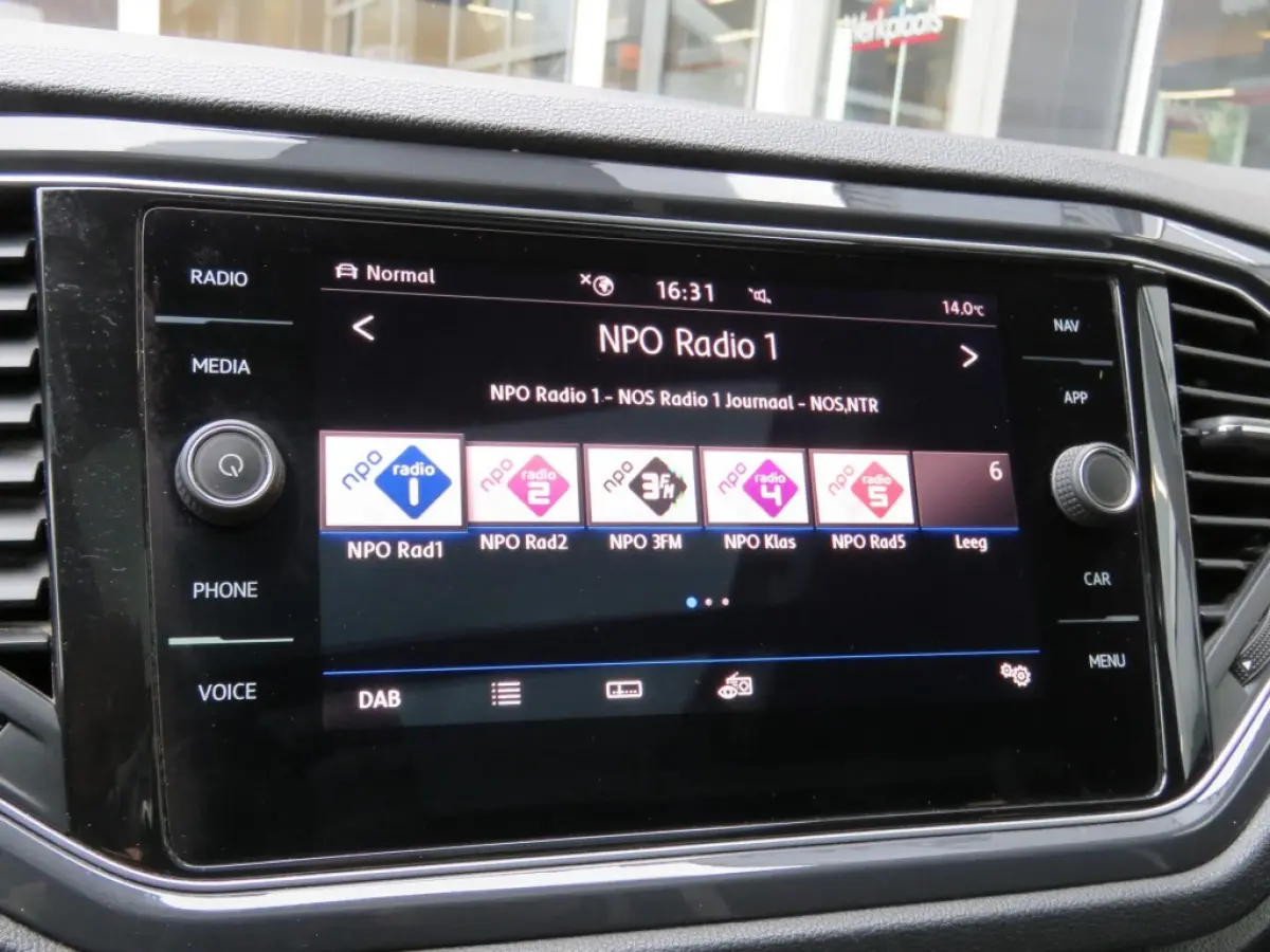 1.5 TSI R-Line Sport / Pano / Camera / Led / Beats / Vol opties / BOVAG garantie