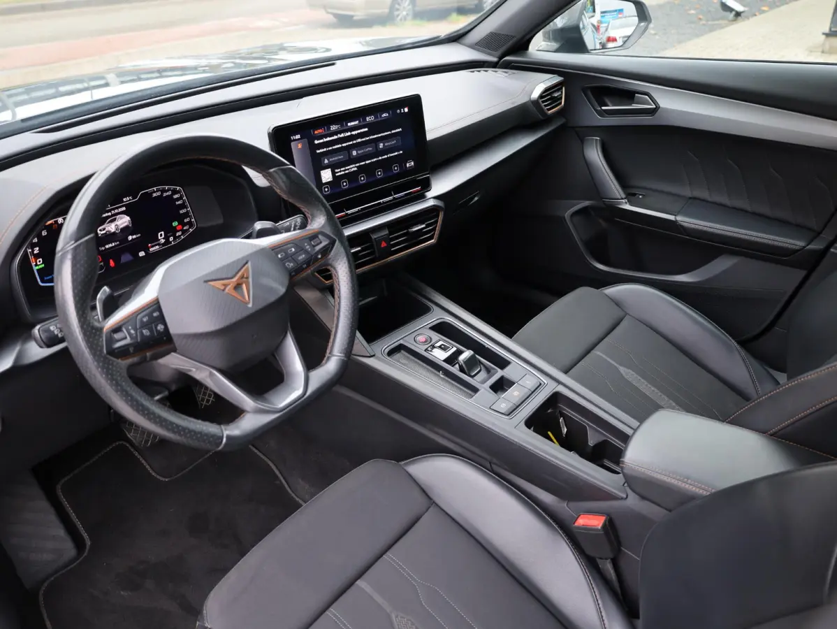 1.4 e-Hybrid Business Keyless | Camera | Virtual | Adaptive Cruise | Carplay | 18"Inch | Stuur verwarmd |