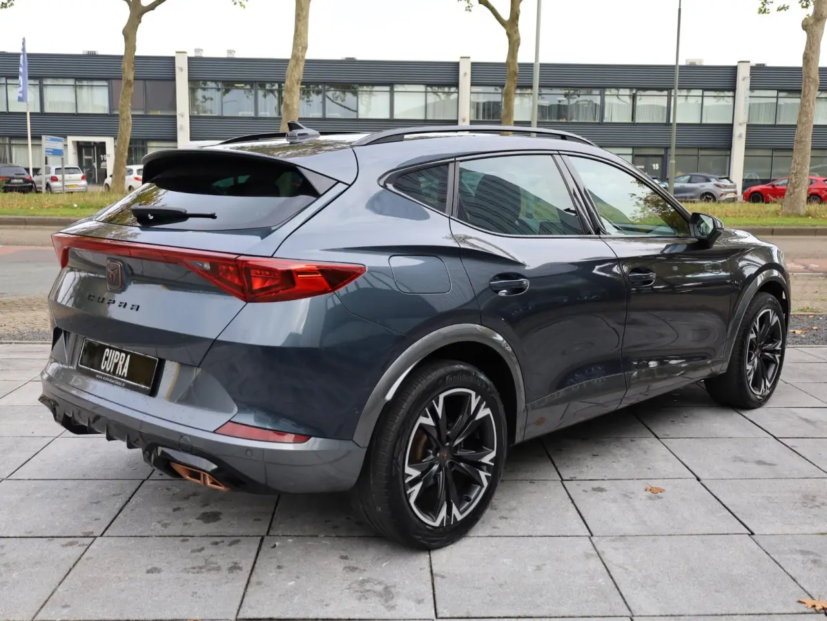 1.4 e-Hybrid Business Keyless | Camera | Virtual | Adaptive Cruise | Carplay | 18"Inch | Stuur verwarmd |