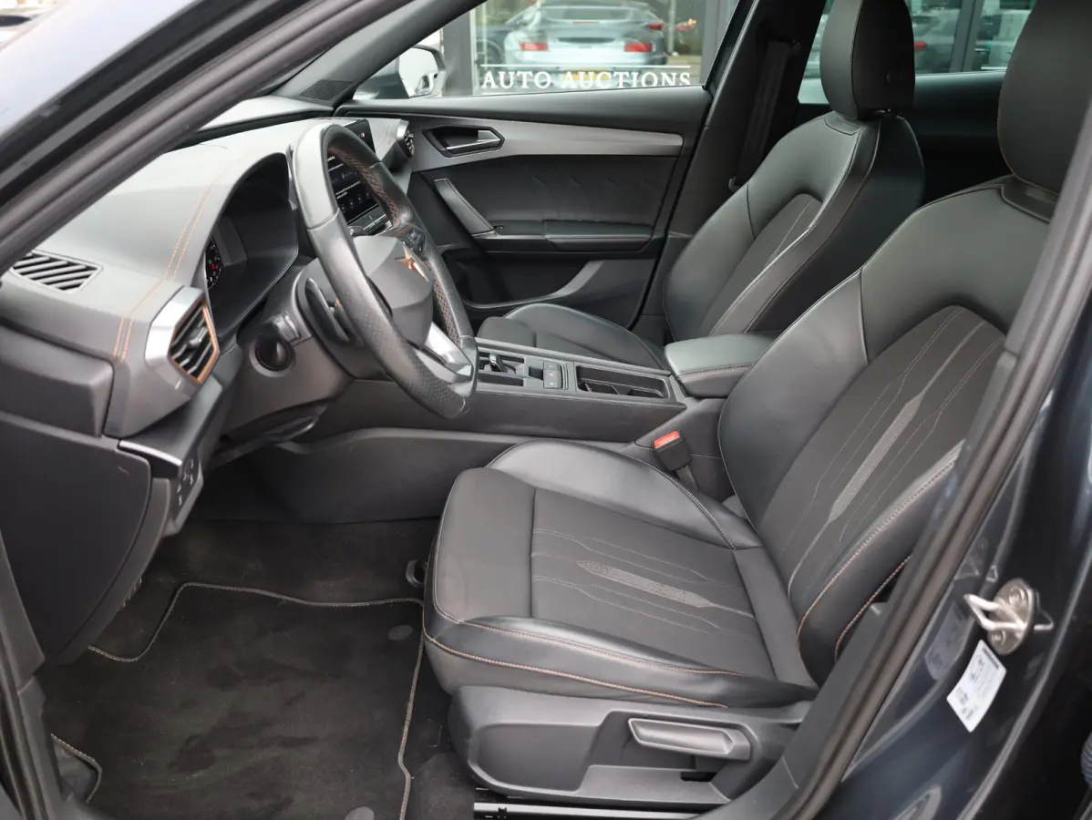 1.4 e-Hybrid Business Keyless | Camera | Virtual | Adaptive Cruise | Carplay | 18"Inch | Stuur verwarmd |