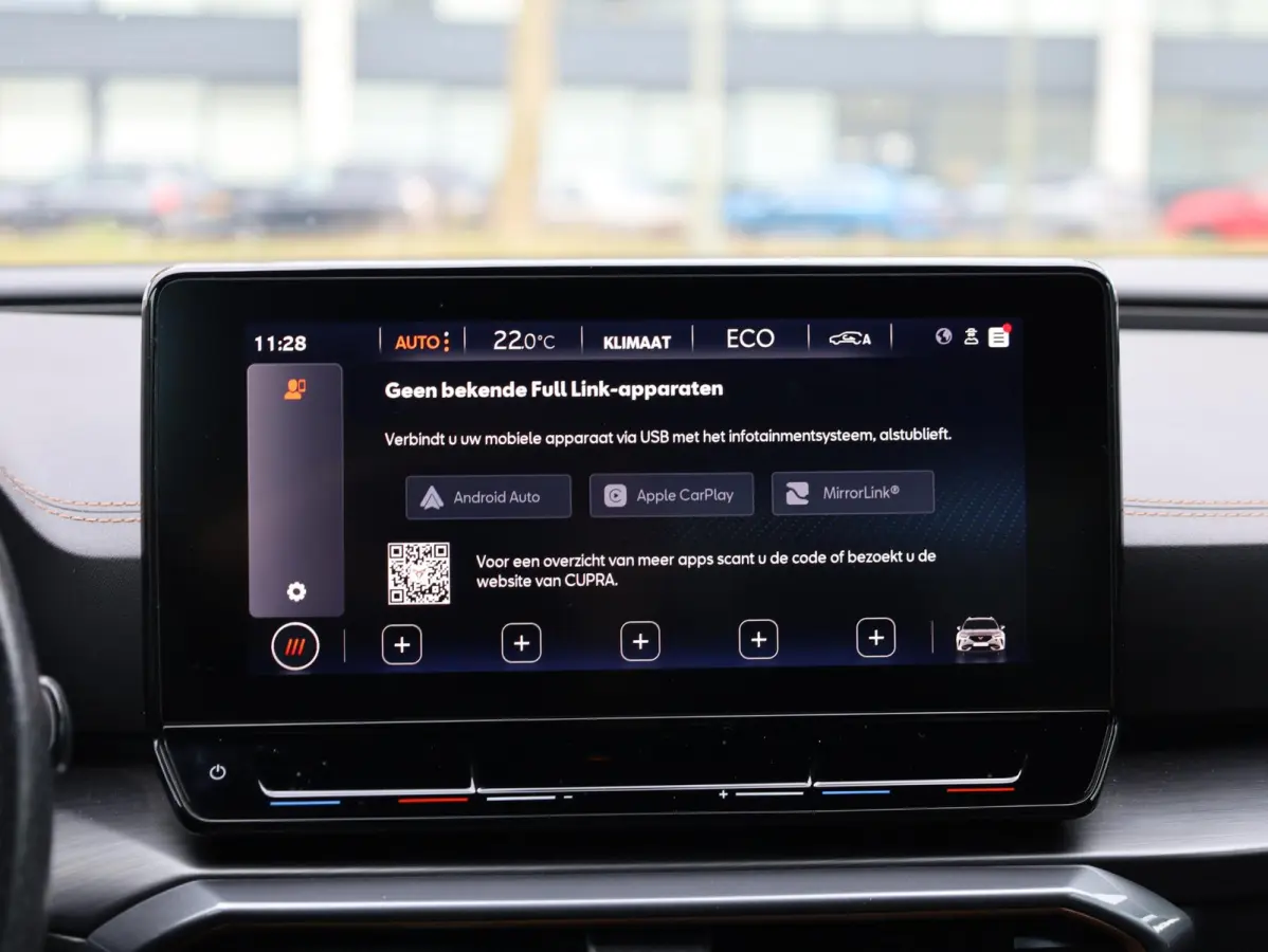 1.4 e-Hybrid Business Keyless | Camera | Virtual | Adaptive Cruise | Carplay | 18"Inch | Stuur verwarmd |