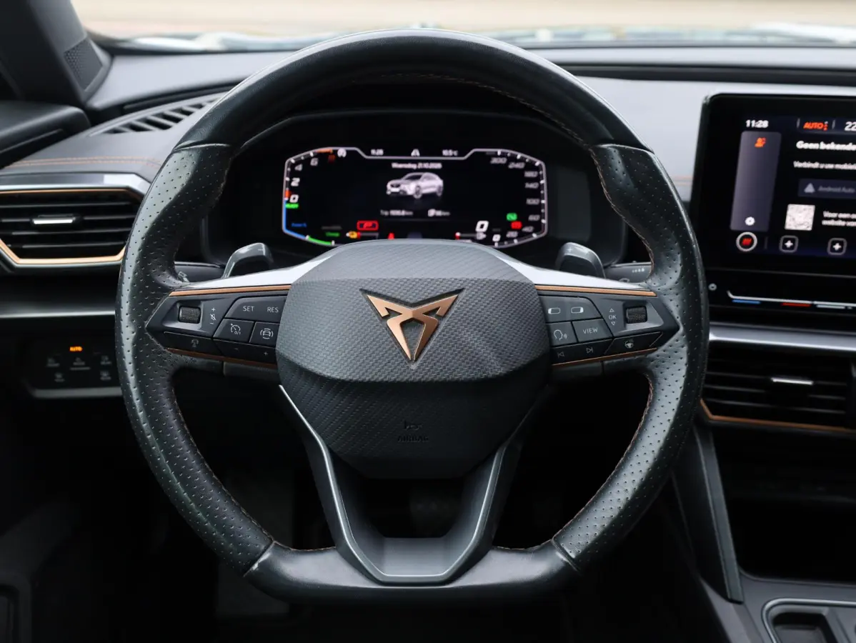 1.4 e-Hybrid Business Keyless | Camera | Virtual | Adaptive Cruise | Carplay | 18"Inch | Stuur verwarmd |