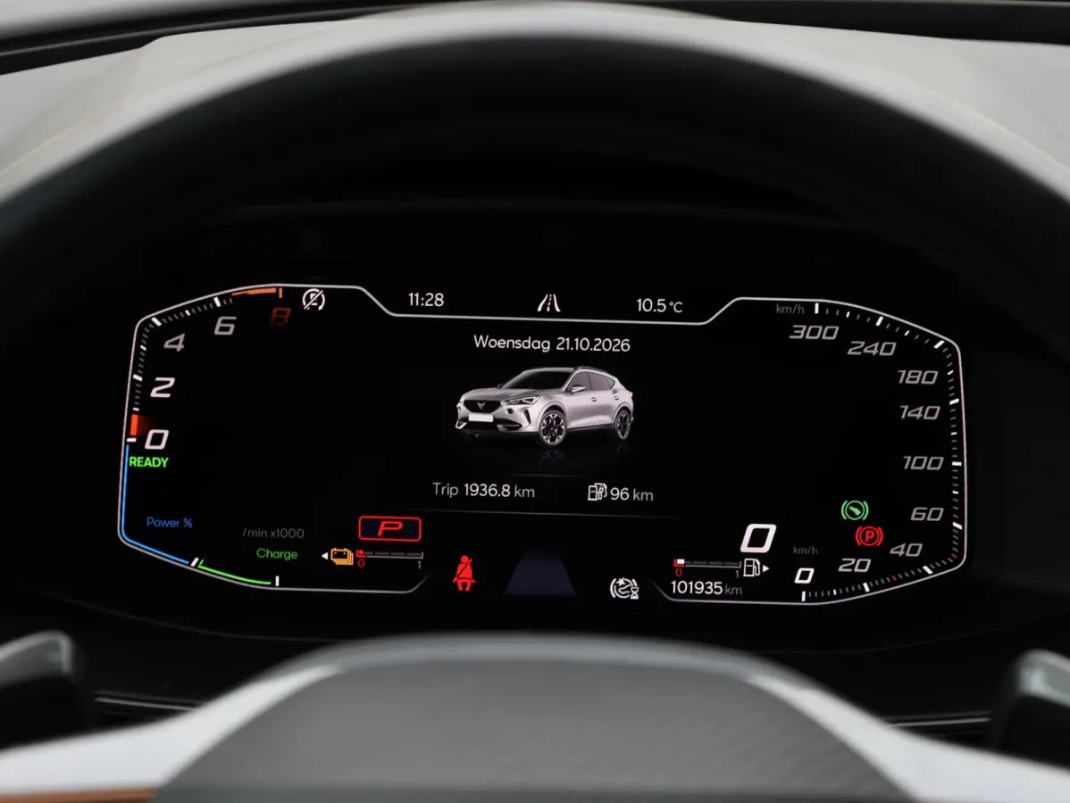 1.4 e-Hybrid Business Keyless | Camera | Virtual | Adaptive Cruise | Carplay | 18"Inch | Stuur verwarmd |