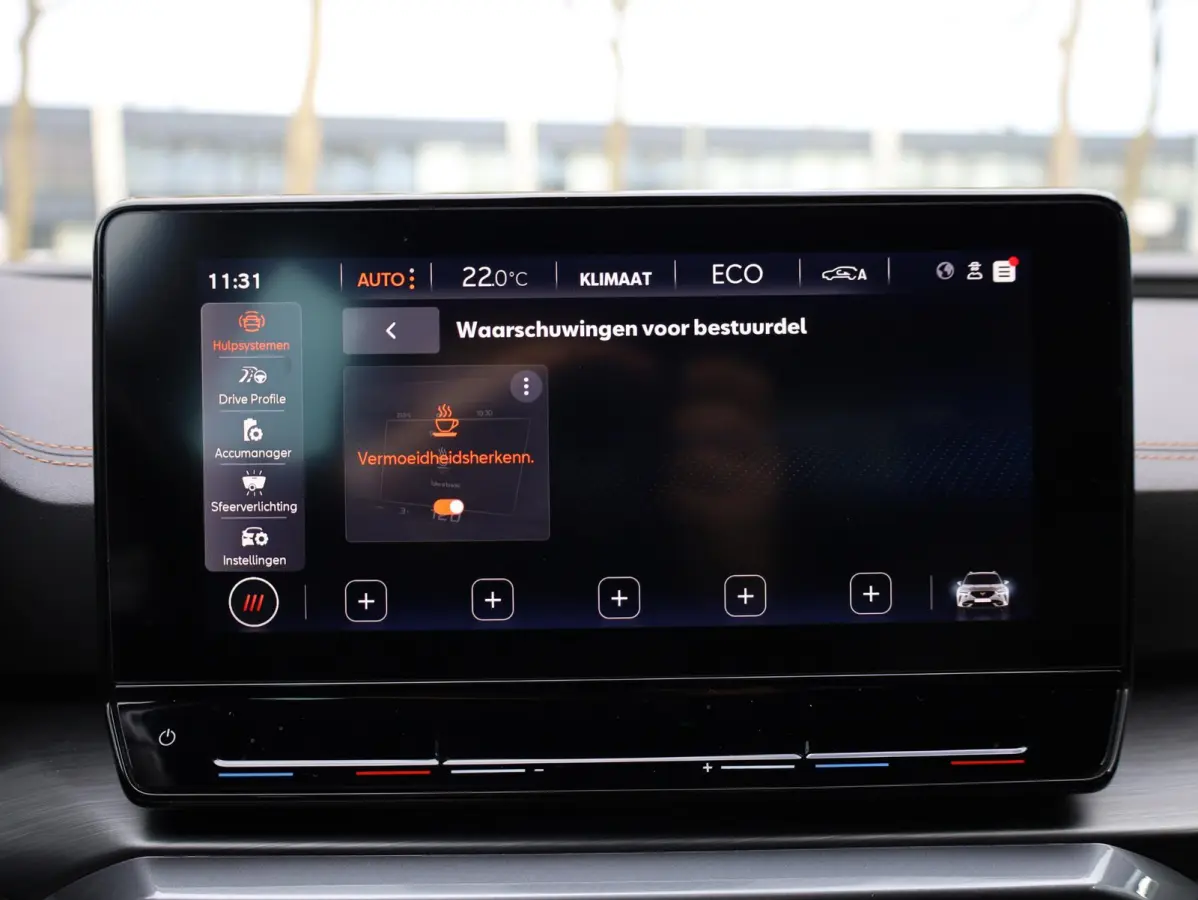 1.4 e-Hybrid Business Keyless | Camera | Virtual | Adaptive Cruise | Carplay | 18"Inch | Stuur verwarmd |