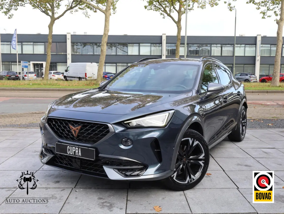 1.4 e-Hybrid Business Keyless | Camera | Virtual | Adaptive Cruise | Carplay | 18"Inch | Stuur verwarmd |