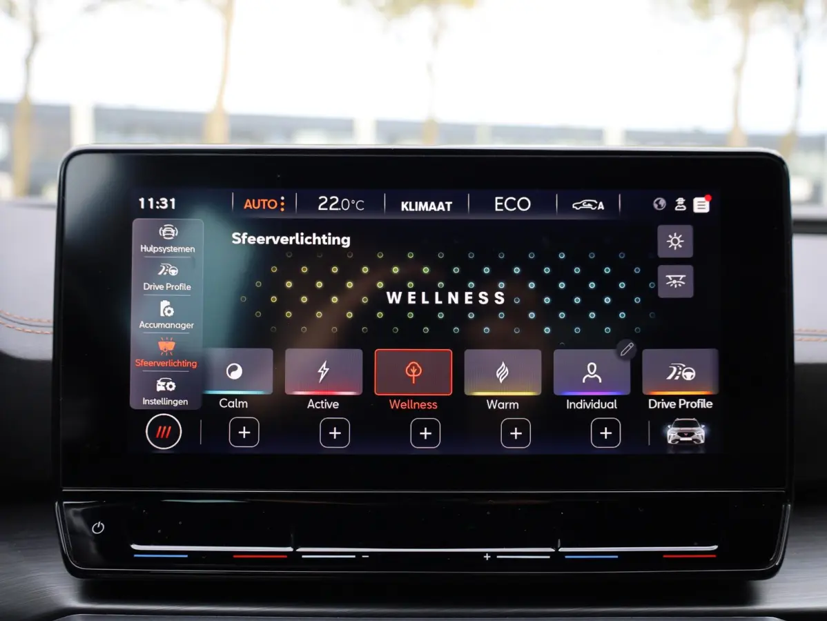 1.4 e-Hybrid Business Keyless | Camera | Virtual | Adaptive Cruise | Carplay | 18"Inch | Stuur verwarmd |