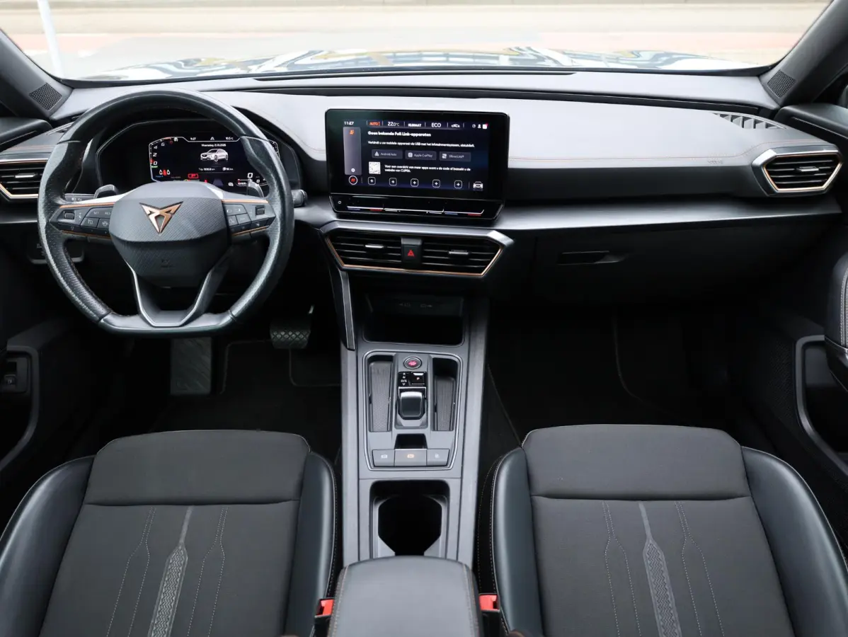 1.4 e-Hybrid Business Keyless | Camera | Virtual | Adaptive Cruise | Carplay | 18"Inch | Stuur verwarmd |