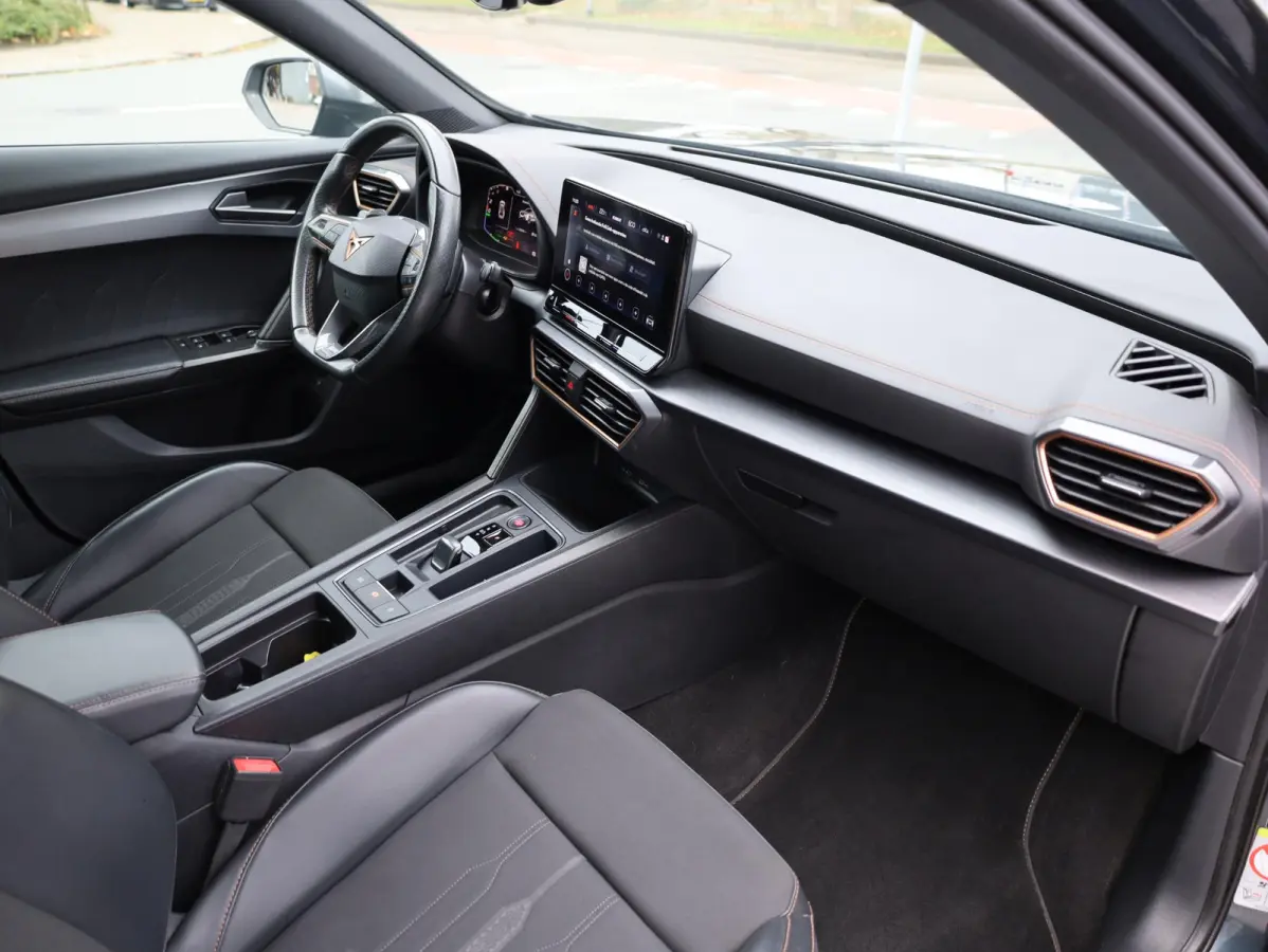 1.4 e-Hybrid Business Keyless | Camera | Virtual | Adaptive Cruise | Carplay | 18"Inch | Stuur verwarmd |