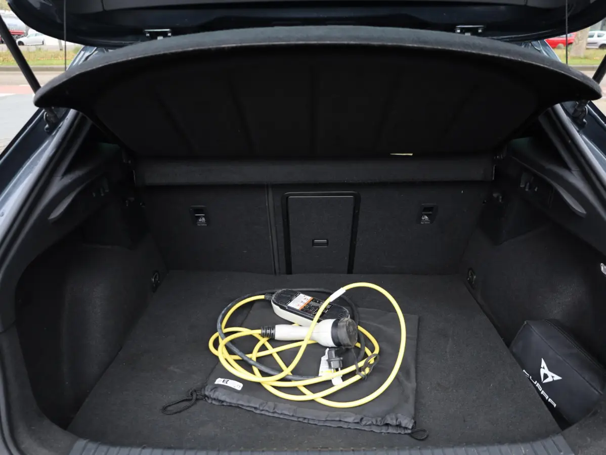 1.4 e-Hybrid Business Keyless | Camera | Virtual | Adaptive Cruise | Carplay | 18"Inch | Stuur verwarmd |