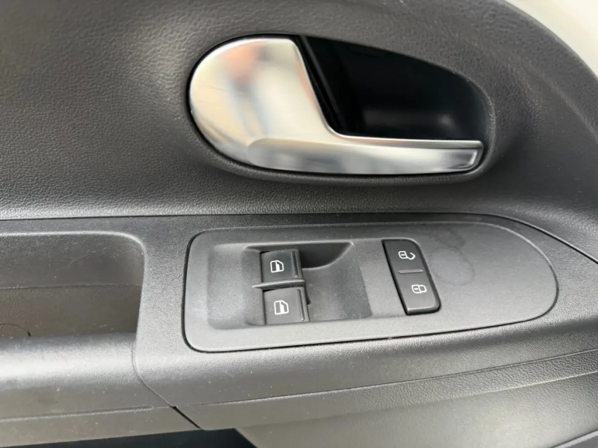 1.0 MOVE UP! BLUEMOTION AIRCO LMV NAVI