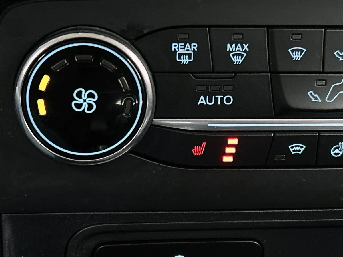 1.0 EcoBoost ST-Line Black | TREKHAAK | WINTERPACK | Cruise Control | Navigatie | Start/Stop | Halfleer