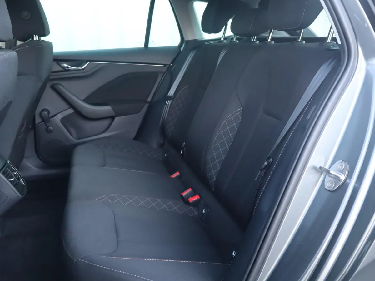 1.0 TSI 110pk Ambition | Apple Carplay/Android Auto | Parkeersensor Achter