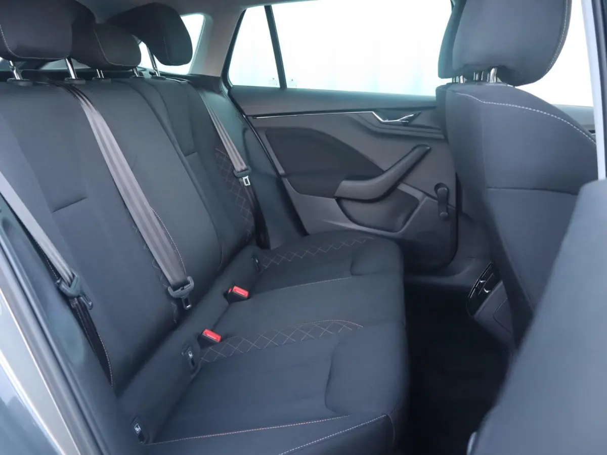 1.0 TSI 110pk Ambition | Apple Carplay/Android Auto | Parkeersensor Achter
