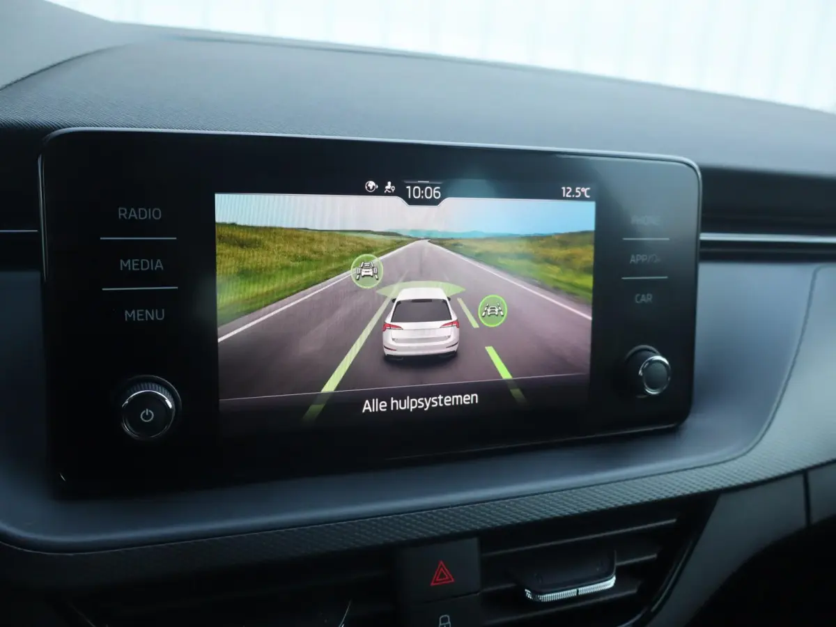 1.0 TSI 110pk Ambition | Apple Carplay/Android Auto | Parkeersensor Achter