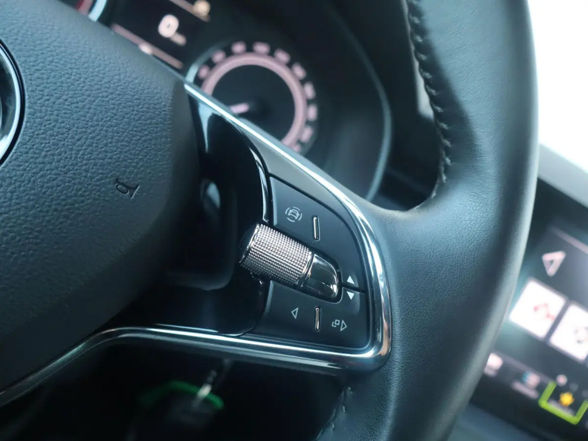 1.0 TSI 110pk Ambition | Apple Carplay/Android Auto | Parkeersensor Achter