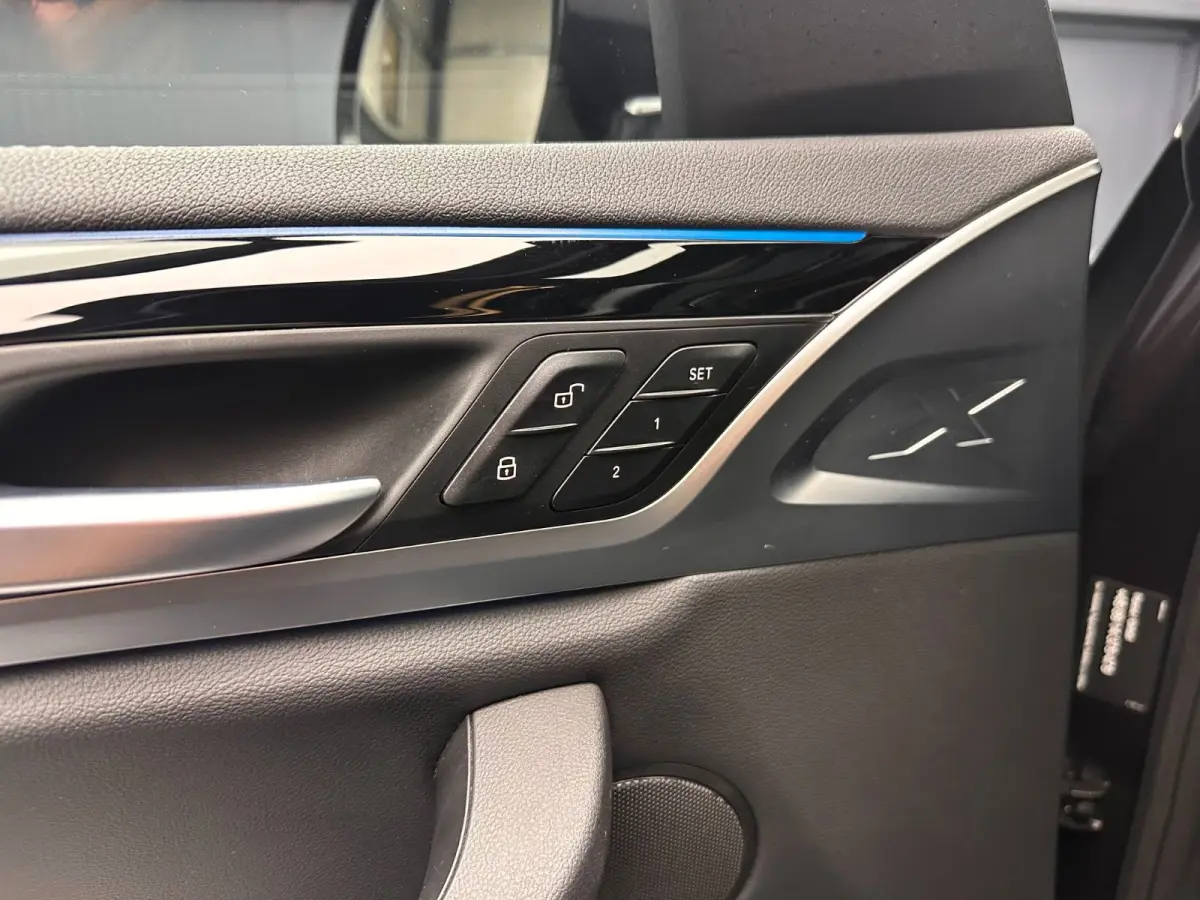 M-SPORT 80 kWh (210kW/286pk) ** LED, LEDER, PANO, TREKH, VERW. STUUR, 20-inch LMV ** 1e EIG - UNFALLFREI ** ** INFORMEER OOK NAAR ONZE AANTREKKELIJKE FINANCIAL-LEASE TARIEVEN **