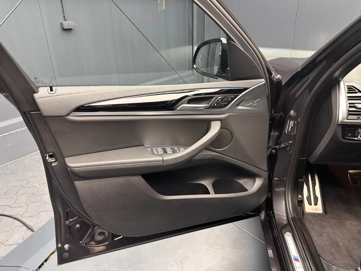 M-SPORT 80 kWh (210kW/286pk) ** LED, LEDER, PANO, TREKH, VERW. STUUR, 20-inch LMV ** 1e EIG - UNFALLFREI ** ** INFORMEER OOK NAAR ONZE AANTREKKELIJKE FINANCIAL-LEASE TARIEVEN **