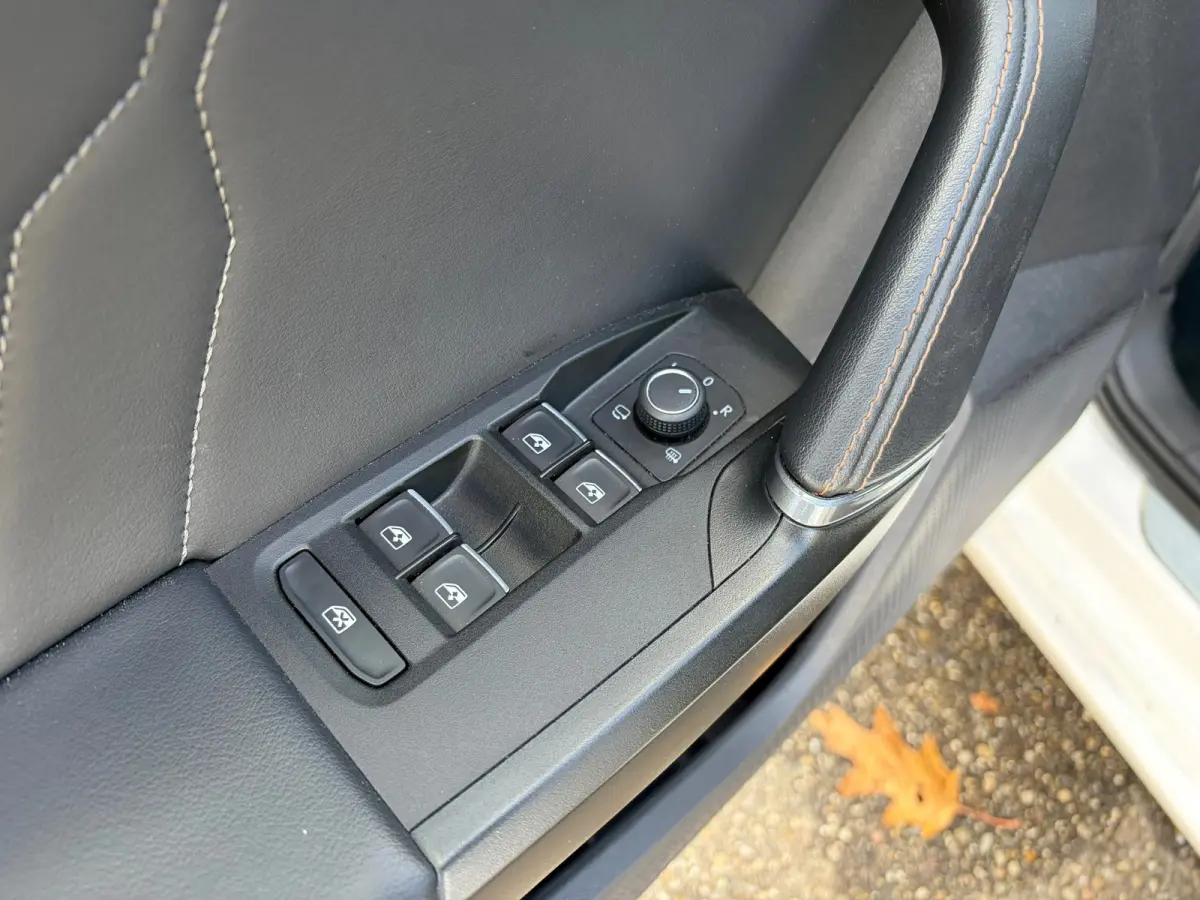 1.4 e-Hybrid VZ Business 245pk|Rijklaar prijs|19 inch|Stoel/stuur verw.|Navi|ACC|