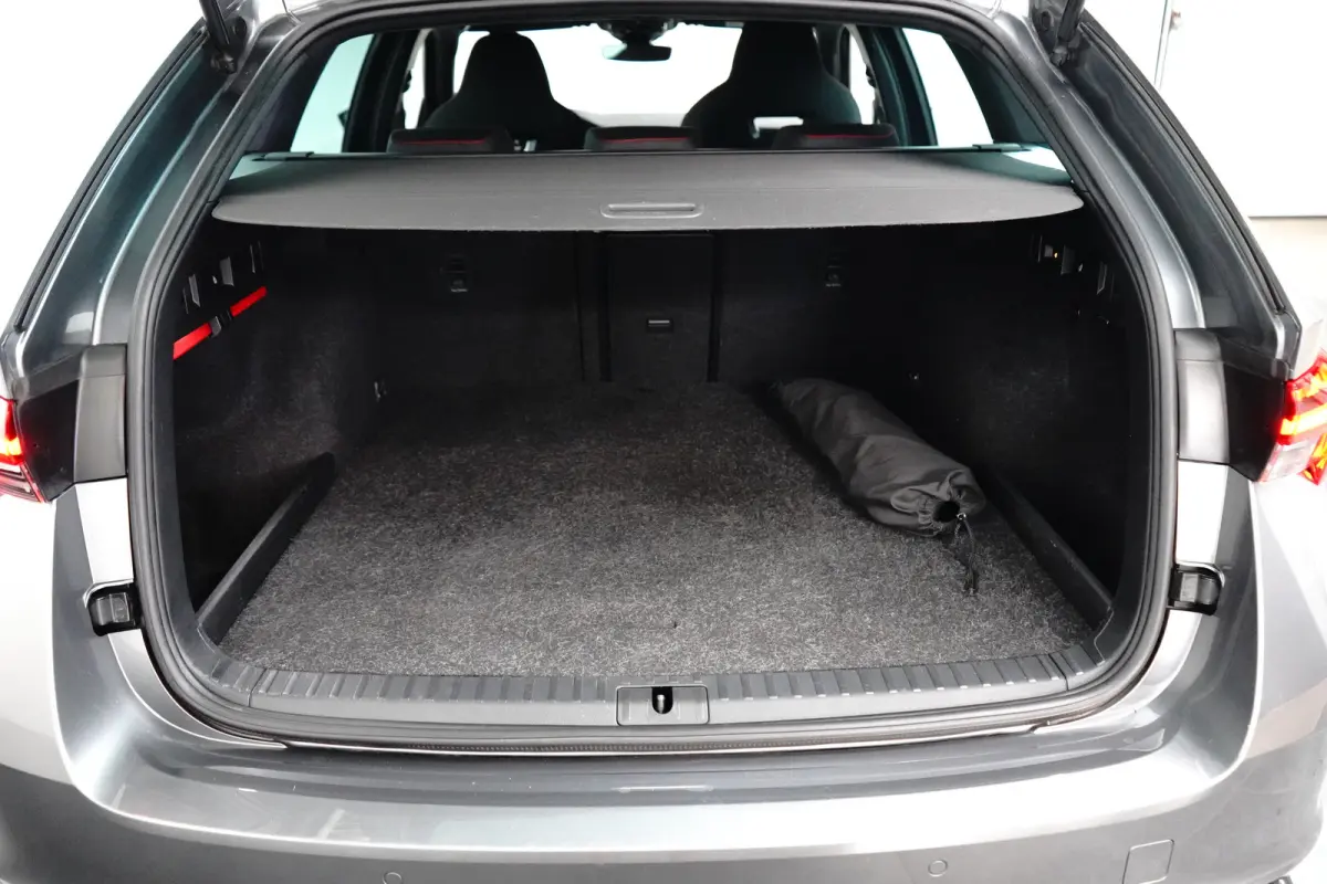 1.4 TSI iV RS PHEV 245PK DSG | TREKHAAK | CAMERA | STOELVERW. | NAVIGATIE | APP. CONNECT | 18 INCH | ADAPT. CRUISE | DAB+ | FULL LED | CLIMATE CONTROL