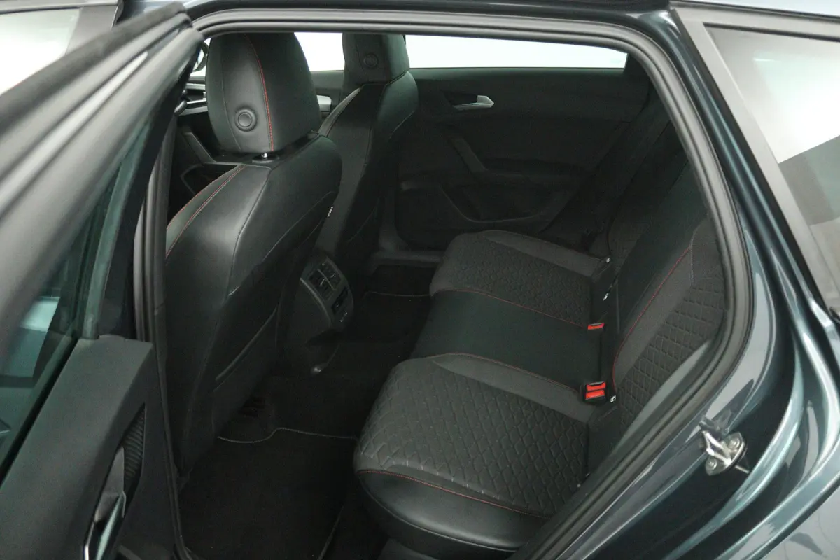 1.5 TSI Style Business Intense (TREKHAAK, STOEL/STUUR VERWARMING, CARPLAY)