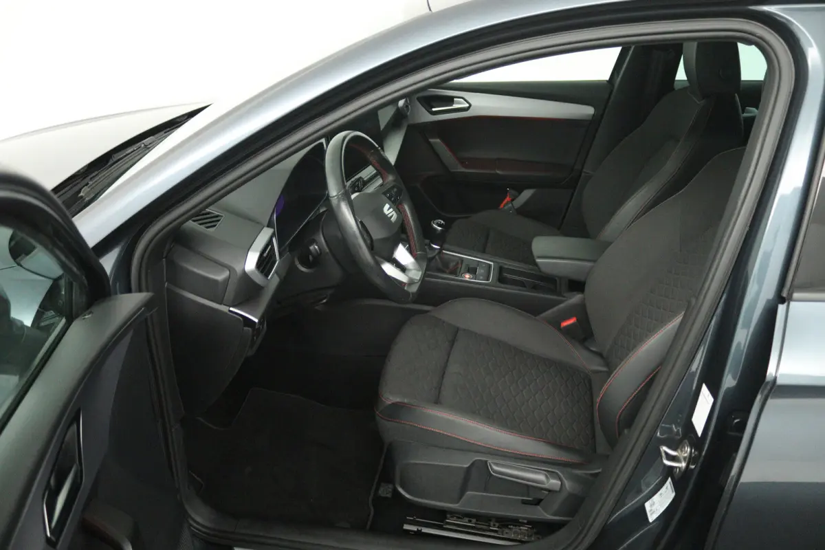 1.5 TSI Style Business Intense (TREKHAAK, STOEL/STUUR VERWARMING, CARPLAY)