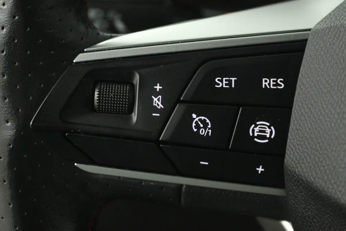 1.5 TSI Style Business Intense (TREKHAAK, STOEL/STUUR VERWARMING, CARPLAY)
