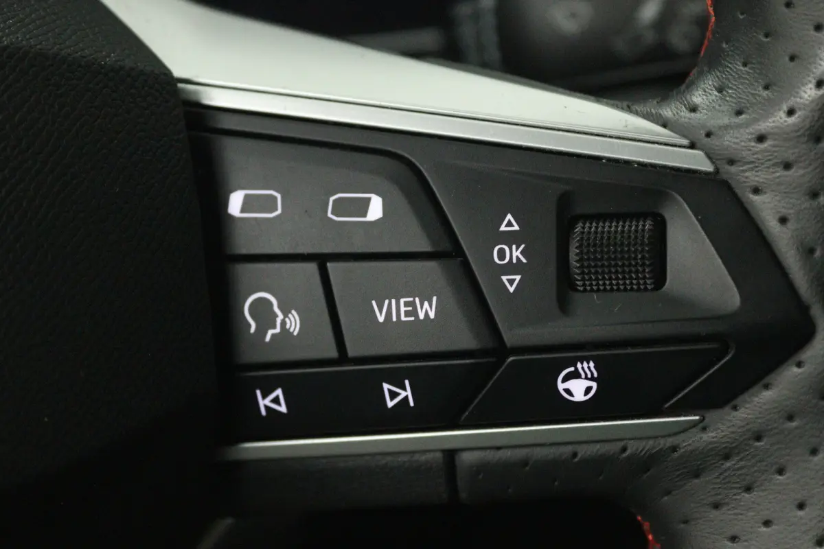 1.5 TSI Style Business Intense (TREKHAAK, STOEL/STUUR VERWARMING, CARPLAY)