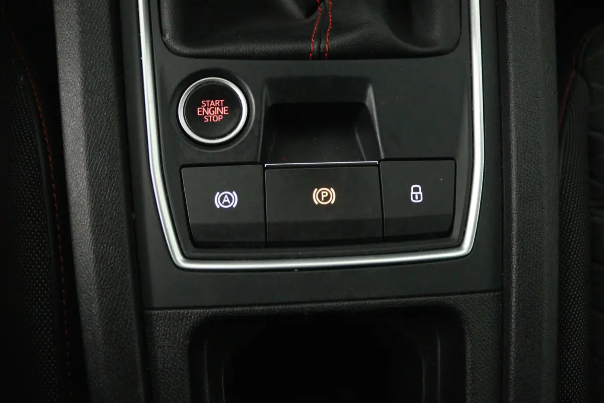 1.5 TSI Style Business Intense (TREKHAAK, STOEL/STUUR VERWARMING, CARPLAY)