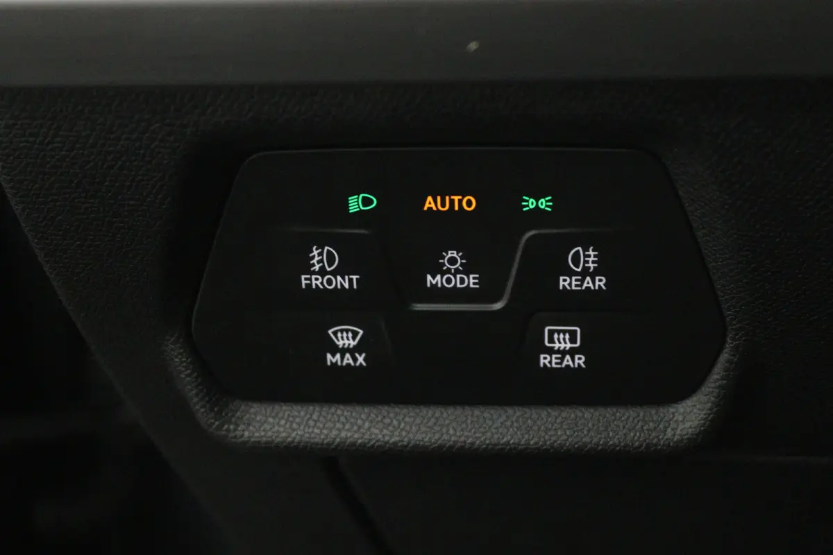 1.5 TSI Style Business Intense (TREKHAAK, STOEL/STUUR VERWARMING, CARPLAY)