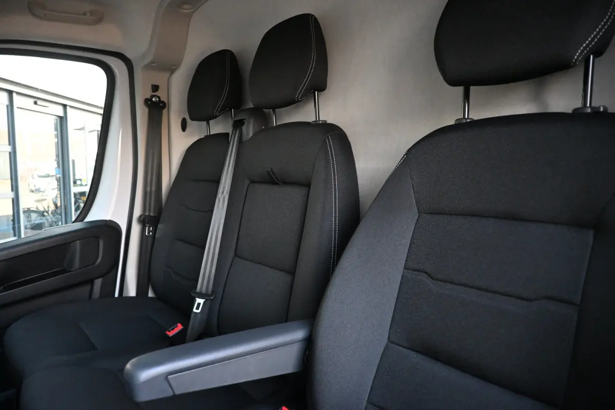 Electric 4.25t L3H2 Zwaar 110 kWh | Groot Scherm | Achteruitrijcamera | Navigatie | Climate Control | Keyless-Entry | !!