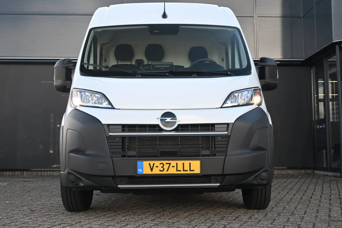 Electric 4.25t L3H2 Zwaar 110 kWh | Groot Scherm | Achteruitrijcamera | Navigatie | Climate Control | Keyless-Entry | !!