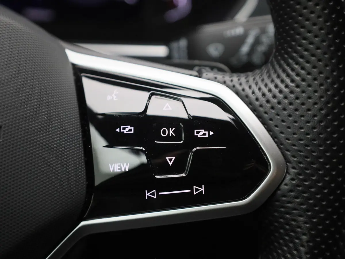 1.4 TSI eHybrid R-Line Business+