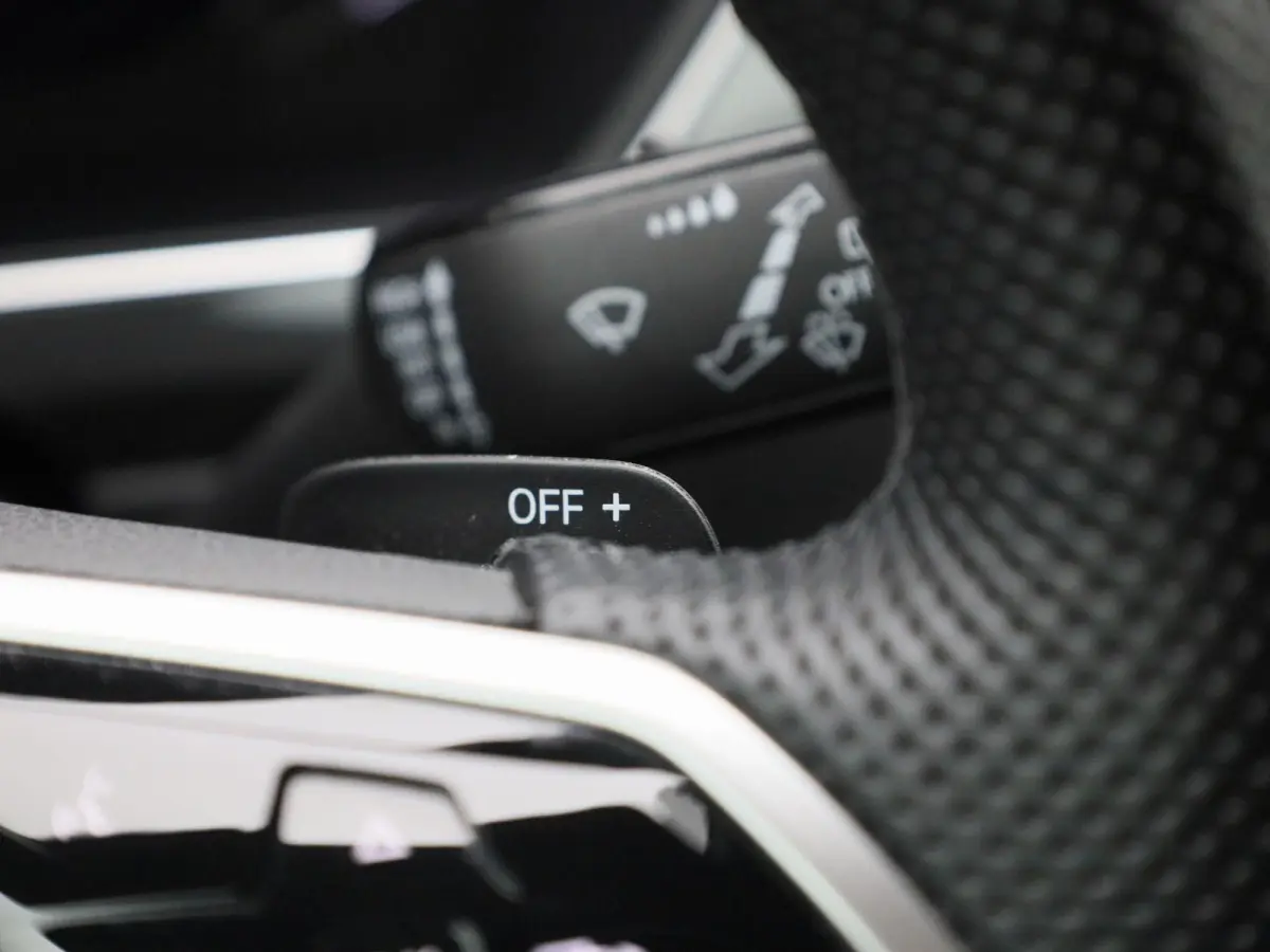 1.4 TSI eHybrid R-Line Business+