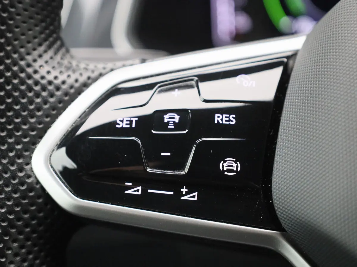 1.4 TSI eHybrid R-Line Business+