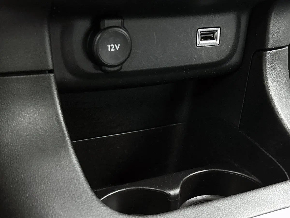 Shine 82pk | Lage kilometerstand | Navigatie via Apple Carplay / Android Auto | Achteruitrijcamera | Climate Control | Cruise Control | Parkeersensoren | Bluetooth | Elektrisch inklapbare sp