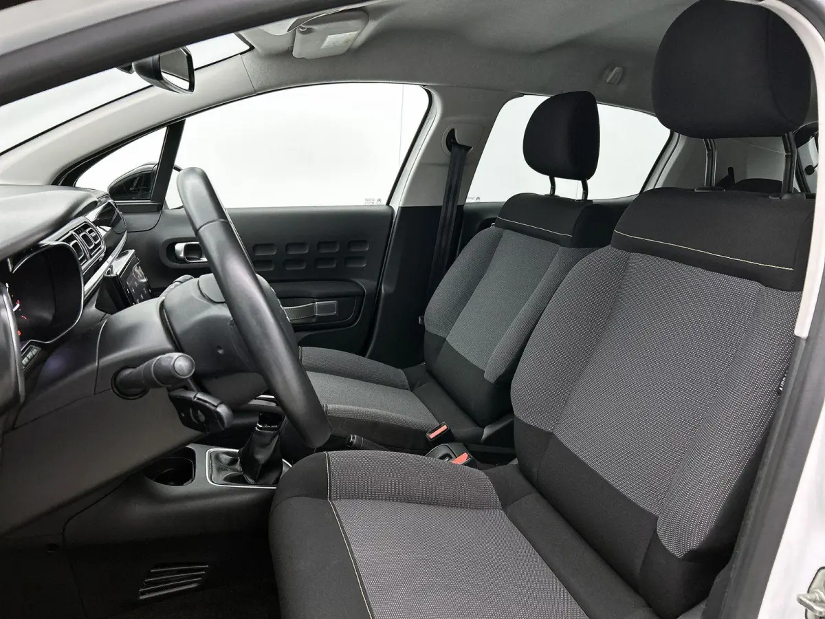 Shine 82pk | Lage kilometerstand | Navigatie via Apple Carplay / Android Auto | Achteruitrijcamera | Climate Control | Cruise Control | Parkeersensoren | Bluetooth | Elektrisch inklapbare sp