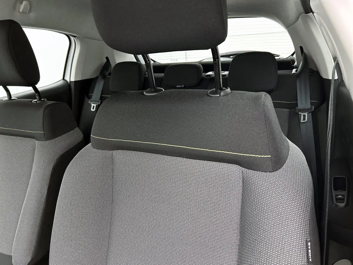 Shine 82pk | Lage kilometerstand | Navigatie via Apple Carplay / Android Auto | Achteruitrijcamera | Climate Control | Cruise Control | Parkeersensoren | Bluetooth | Elektrisch inklapbare sp