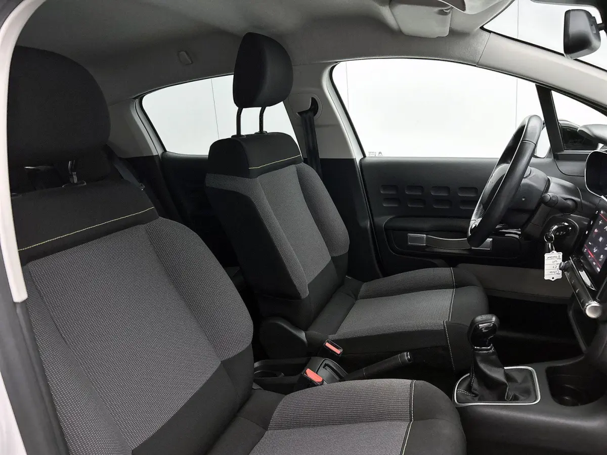 Shine 82pk | Lage kilometerstand | Navigatie via Apple Carplay / Android Auto | Achteruitrijcamera | Climate Control | Cruise Control | Parkeersensoren | Bluetooth | Elektrisch inklapbare sp