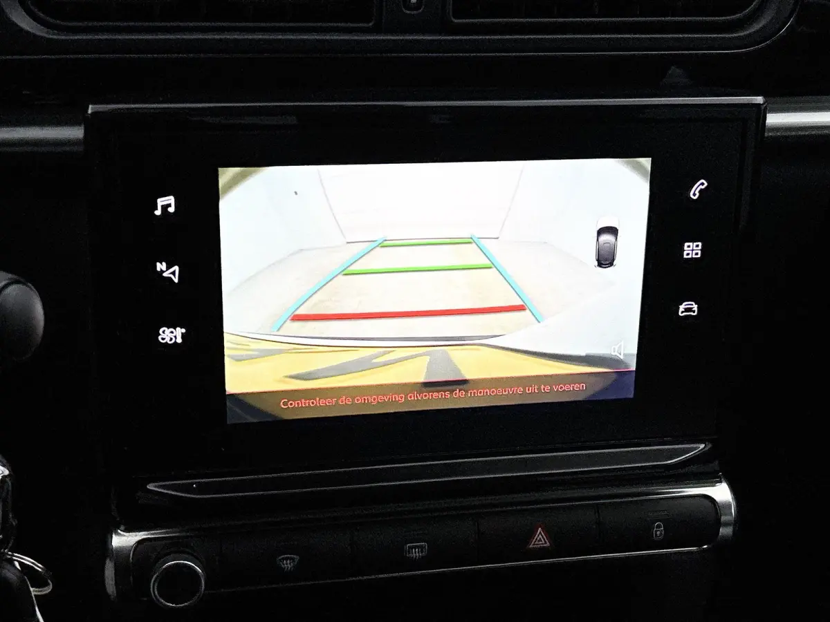 Shine 82pk | Lage kilometerstand | Navigatie via Apple Carplay / Android Auto | Achteruitrijcamera | Climate Control | Cruise Control | Parkeersensoren | Bluetooth | Elektrisch inklapbare sp
