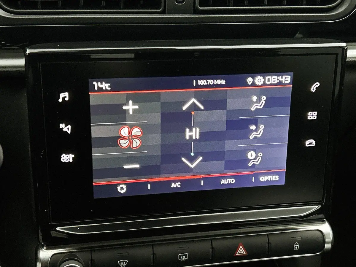 Shine 82pk | Lage kilometerstand | Navigatie via Apple Carplay / Android Auto | Achteruitrijcamera | Climate Control | Cruise Control | Parkeersensoren | Bluetooth | Elektrisch inklapbare sp