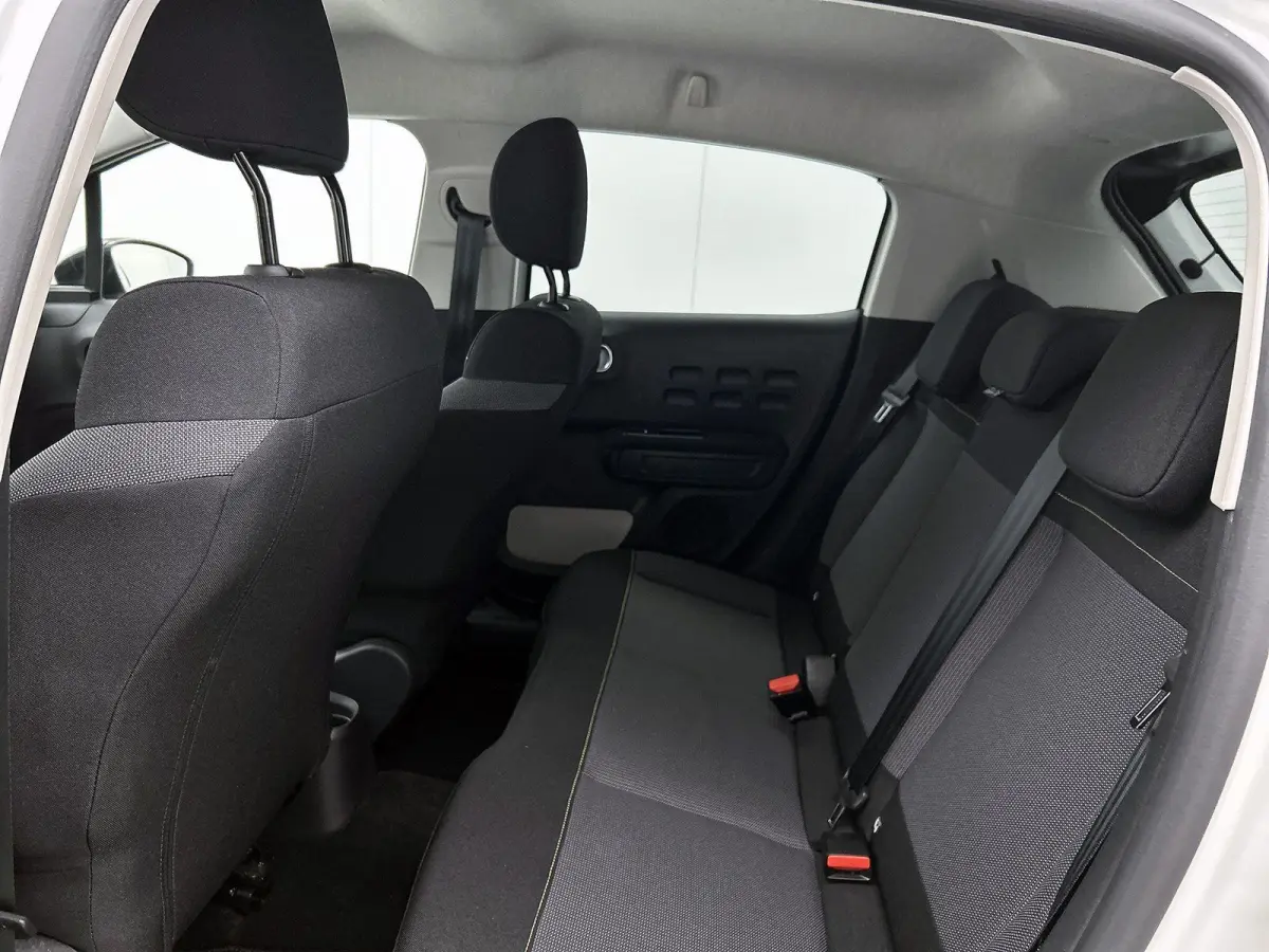 Shine 82pk | Lage kilometerstand | Navigatie via Apple Carplay / Android Auto | Achteruitrijcamera | Climate Control | Cruise Control | Parkeersensoren | Bluetooth | Elektrisch inklapbare sp