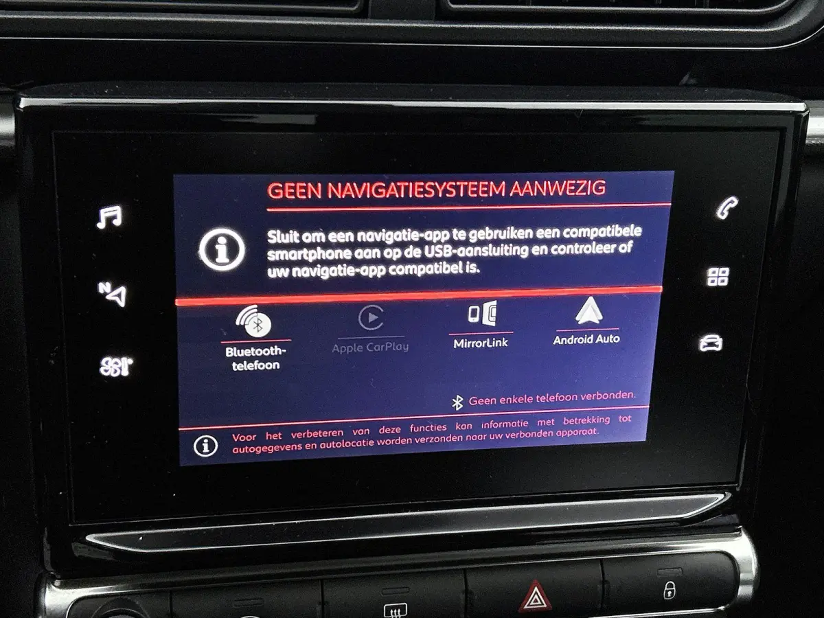 Shine 82pk | Lage kilometerstand | Navigatie via Apple Carplay / Android Auto | Achteruitrijcamera | Climate Control | Cruise Control | Parkeersensoren | Bluetooth | Elektrisch inklapbare sp