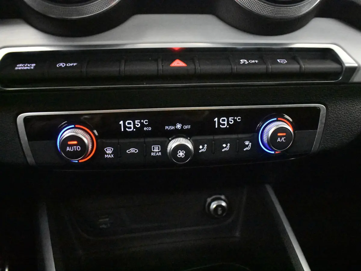 35 TFSI S Edition 150PK | Elektr glazen pano-dak | Trekhaak | App connect | Navi | Climate control | Cruise control | Parkeersensoren | DAB | LED | 19"LMV