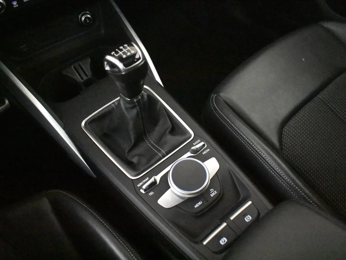 35 TFSI S Edition 150PK | Elektr glazen pano-dak | Trekhaak | App connect | Navi | Climate control | Cruise control | Parkeersensoren | DAB | LED | 19"LMV