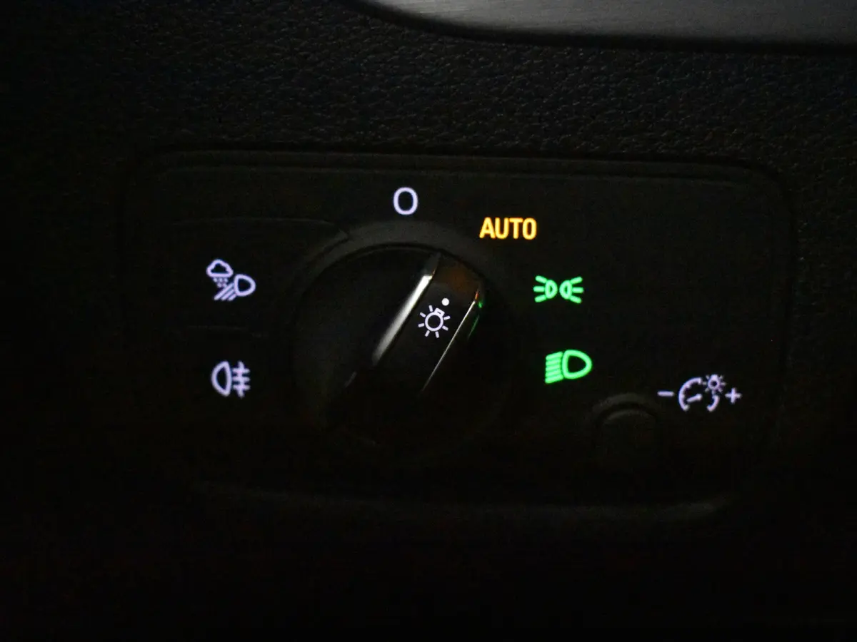 35 TFSI S Edition 150PK | Elektr glazen pano-dak | Trekhaak | App connect | Navi | Climate control | Cruise control | Parkeersensoren | DAB | LED | 19"LMV